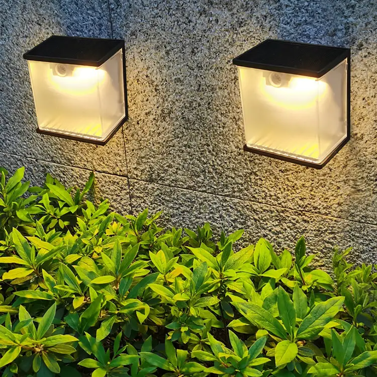 ソーラー屋外ヤードランプウォールライトセンサー街路灯LEDファミリーステップガーデンを自動的に点灯