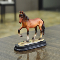 Figurine d'art nordique moderne en résine époxy sculptée sur mesure, ornement poney de luxe, décoration de maison pour les fêtes, objet de collection