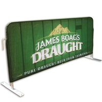Barrières en maille vinyle pour événements sportifs en plein air, drapeaux promotionnels imprimés par transfert thermique sur mât en aluminium, banderoles de contrôle des foules ZJ-001