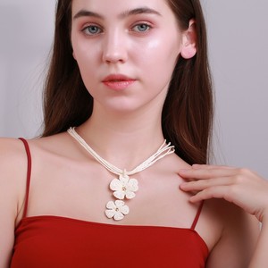 Collana con Ciondolo Intrecciato a Mano in Paglia Naturale Raffia Boho con Design a Farfalla, Foglia e Fiore <span class=keywords><strong>per</strong></span> Donna, Gioielli Estivi da Spiaggia e Vacanza - Product Image 2