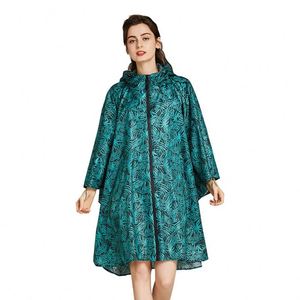 Poncho Impermeable Curvo de Poliéster para Mujer, Impermeable Ligero y Portátil con Estampado, para Senderismo con Mochila - Product Image 4
