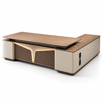 Bureau de direction de qualité commerciale en bois avec éclairage d'ambiance pour immeuble de bureaux administratifs modernes
