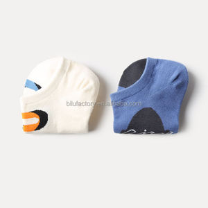 Chaussettes de dessin animé pour adultes, style décontracté d'été, chaussettes d'été pour femmes avec détails brodés - Product Image 3