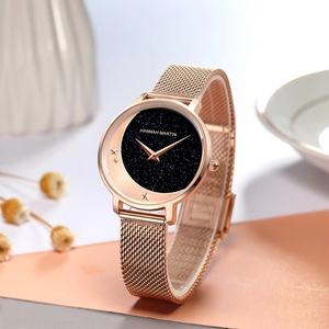 Reloj de Mujer de Lujo OEM ODM de Alta Calidad con Adornos de Luna y Estrella, Resistente al Agua, con Correa de Malla de Acero Inoxidable y Movimiento de Cuarzo - Product Image 6
