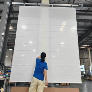 ستائر رومانية كهربائية أوتوماتيكية كبيرة مخصصة الحجم من البوليستر مدمجة بدون حبال للمكاتب وغرف الشمس - Product Image 1