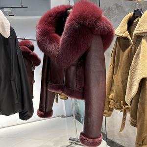 Chaqueta de piel de oveja Burdeos de invierno 2025, tela de piel de oveja para mujer con cuello de piel grande y capucha - Product Image 4