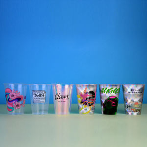 Gobelet en plastique arc-en-ciel de haute qualité personnalisé avec film laser intégré pour jus et bubble tea - Product Image 3