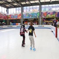 Plancher de patinoire portable personnalisé patinoire artificielle en UHMWPE avec service de traitement de coupe