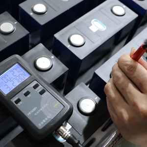 แบตเตอรี่ Lifepo4 3.2V 314Ah ขายส่ง 	   แบตเตอรี่ลิเธียมไอออนแบบปริซึม Lifepo4 <span class=keywords><strong>เซลล์</strong></span> CALB 314ah สำหรับระบบพลังงานแสงอาทิตย์ - Product Image 3