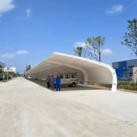 Toiles de membrane tendue en PVDF modernes, occultantes, imperméables, écologiques, résistantes au feu et aux UV pour garages, auvents et abris de voitures