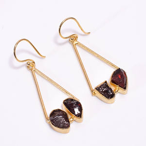 Belles boucles d'oreilles en laiton Onyx péridot pierres précieuses, bijoux en laiton plaqué or, bijoux en laiton plaqué or 18 carats de créateur faits à la main - Product Image 4