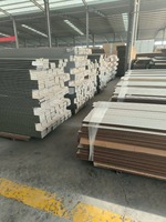 Panneaux de bois Wpc Décoration intérieure Panneaux muraux cannelés Panneaux muraux alternatifs en bois décoratifs Panneau mural Wpc Revêtement mural intérieur