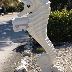 Superbe sculpture de cheval de mer en fibre de verre pour jardin et parc, idéale pour la décoration extérieure - Product Image 2