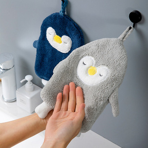 Linda toalla de mano con diseño de pingüino de dibujos animados, forro polar coral, de secado rápido, para baño, uso doméstico, gris, azul, rosa - Product Image 1