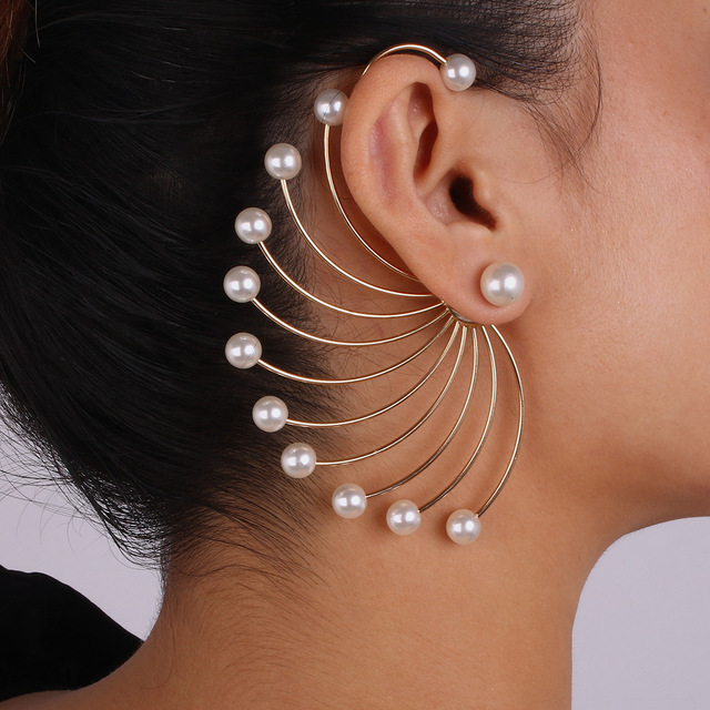 2023 New Arrival Fan Shaped Pearl Exaggerated Earrings Popular Design Fashion Spiral Fashionable Pearl Clip on Gold Earrings