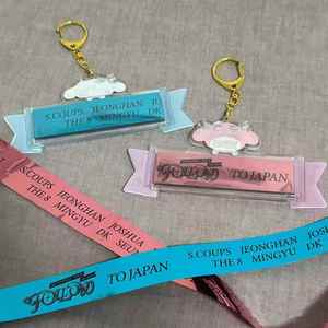 กระเป๋าเป้สะพายหลังใส่ของแบบมีหน้าต่างใส สำหรับใส่ของสะสมจากคอนเสิร์ตที่ได้รับแรงบันดาลใจจากอนิเมะ พร้อมที่แขวนคู่ พวงกุญแจรูปสุนัข ชาร์จไฟได้ สำหรับแฟนเคป๊อป - Product Image 2