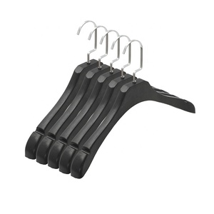 Appendiabiti in plastica nero 688 all'ingrosso per abiti e completi, personalizzabile con logo - Ecologico e salvaspazio per guardaroba e cucina - Product Image 2