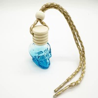 Vente en gros de flacons de parfum pour voiture en verre en forme de crâne colorés de 8 ml, flacons vides pour diffuseur d'air frais pour voiture avec couvercles en bois