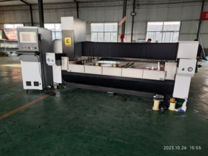 ศูนย์รวมศูนย์ปฏิบัติการแปรรูปกระจก CNC ระดับมืออาชีพ สำหรับการเจาะกระจกกั้นอาคารและรูสำหรับอุปกรณ์ประตูเชิงพาณิชย์ - Product Image 5