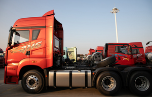 Tête de tracteur FAW Jiefang 6x4 420 351-450 ch Euro 3 Moteur Weichai Capacité de charge 31-40T pour transport de citerne à huile et de mazout - Product Image 1