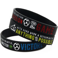 Bracelets de football personnalisés en gros, grande élasticité, étanches, pour adultes, en silicone, bracelets de sport en caoutchouc pour le football