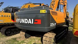 Excavateur d'occasion Offre Spéciale 22 tonnes HYUNDAI 225LC-9 en faible nombre d'heures de travail en bon état en stock - Product Image 2