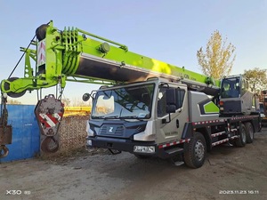 Potente Camión Grúa Zoomlion de 25 Toneladas, Aprobado por la EPA, Caja de Cambios Duradera y Bomba de Alta Eficiencia con Gran Capacidad de Elevación - Product Image 2