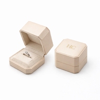 Boîte à bagues professionnelle OEM, forme personnalisée, en cuir PU rigide, avec insert en velours, logo gaufré, vente en gros pour marque privée