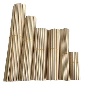 Bâtons ronds en bois de pin, couleur naturelle, faits à la main pour projets de bricolage - Product Image 5