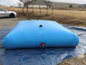 Yinjiang 10T bleu réservoir d'eau vessie de stockage peau d'eau étanche avec sortie pour tente et stockage d'eau de pluie - Product Image 3