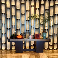 Paravent en verre cylindrique LED personnalisé, écran de séparation lumineux non standard pour hall d'hôtel, restaurant, réception, décoration murale