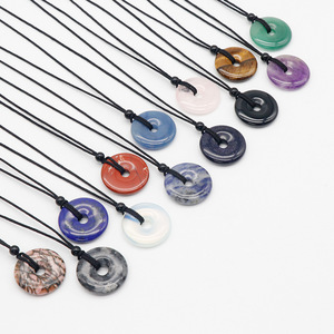 Collana Artigianale Bohemien con Donut in Ametista da 30mm, Cristallo Semiprezioso, Nodo della Pace Intrecciato, Catena in Corda Intrecciata, Stile Classico - Product Image 1