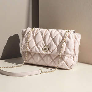 Sac à bandoulière personnalisé pour femme, haut de gamme, léger, imperméable, en polyester PU, avec chaîne décorative. - Product Image 2