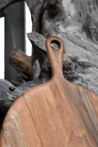 Tabla de Cortar de Madera Superior Hecha con Madera de Acacia y Mango de Primera Calidad, Diseñada para Durar y Respetuosa con el Medio Ambiente - Product Image 5