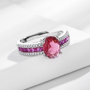 แหวนหมั้นทรงวงรีประดับเพชร CZ สีชมพูแบบสองแถว ดีไซน์แบบ Bridge Cut ประดับด้วย Cubic Zirconia - Product Image 1