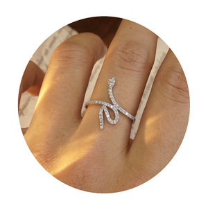 Anello Elegante con Design a Serpente, Gioiello di Lusso alla Moda per Abiti da Festa - Product Image 5