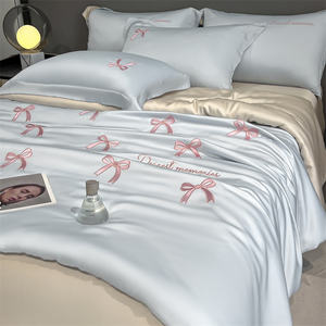 Ensemble de courtepointe de quatre pièces en soie glacée lavée à l'eau pour l'été moderne Housse à motif animal lavable en machine avec remplissage en polyester - Product Image 1