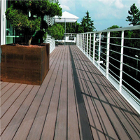 Lames de terrasse en WPC extrudé avec fixation dissimulée, compatibles avec les terrasses de jardin, les porches et les zones de loisirs, en composite bois-plastique