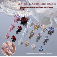 Paso Sico Petits charms pour ongles en forme de serpent, Cœur torsadé, Accessoires DIY pour nail art, Couleur unie, Style audacieux et scintillant, Luxe léger, Boîte en plastique