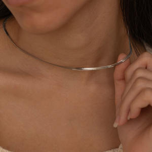 قلادة ضيقة متعرجة مطلية بالذهب عيار 18 قيراط مقاومة للماء للنساء سلسلة ثعبان مسطحة من الفولاذ المقاوم للصدأ - Product Image 3