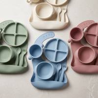 Ensemble d'alimentation pour bébé en silicone personnalisé OEM avec assiette à compartiments à ventouse, bol, bavoir et ustensiles pour la vente en gros