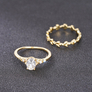 Set di Anelli Geometrici a Foglia di Grano in Due Pezzi per Donne, Eleganti Gioielli per Matrimonio e Fidanzamento - Product Image 3