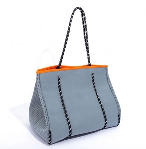 Bolso de playa multiusos de neopreno grande para mujer al aire libre con bolsillo interior con cremallera - Product Image 5
