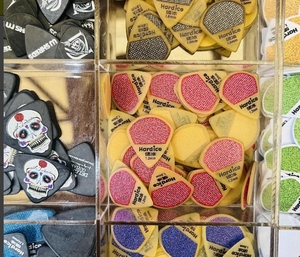 Ultem & Delrin Chất liệu Guitar Picks hình dạng khác nhau và độ dày có sẵn Tùy chỉnh mô hình và màu sắc có sẵn - Product Image 4