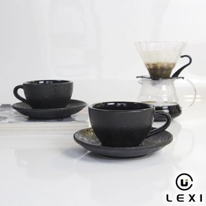 Ensemble tasse et soucoupe à café en céramique noire mate de luxe avec glaçure texturée effet lune, parfait pour la présentation d'espresso ou de latte art - Product Image 2