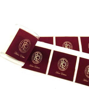 Etiqueta Adhesiva de Terciopelo con Estampado en Caliente Dorado con Logotipo de Marca Personalizada, Flocado Negro para Velas, Perfumes, Cosméticos - Product Image 3