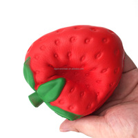 Vente en gros de mousse fraise balle anti-stress souple en PU fruit soulagement de l'anxiété jouet à presser commande en gros