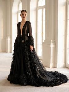 <span class=keywords><strong>Abito</strong></span> da sposa romantico <span class=keywords><strong>in</strong></span> <span class=keywords><strong>tulle</strong></span> nero <span class=keywords><strong>lungo</strong></span> con vita annodata, gonna a strati arricciata e strascico corto per la sposa - Product Image 2