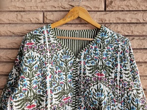 Veste Kantha matelassée en coton fait main indien, personnalisable, style patchwork, imprimé indien, gilet bohème pour femme, manteau d'hiver - Product Image 4