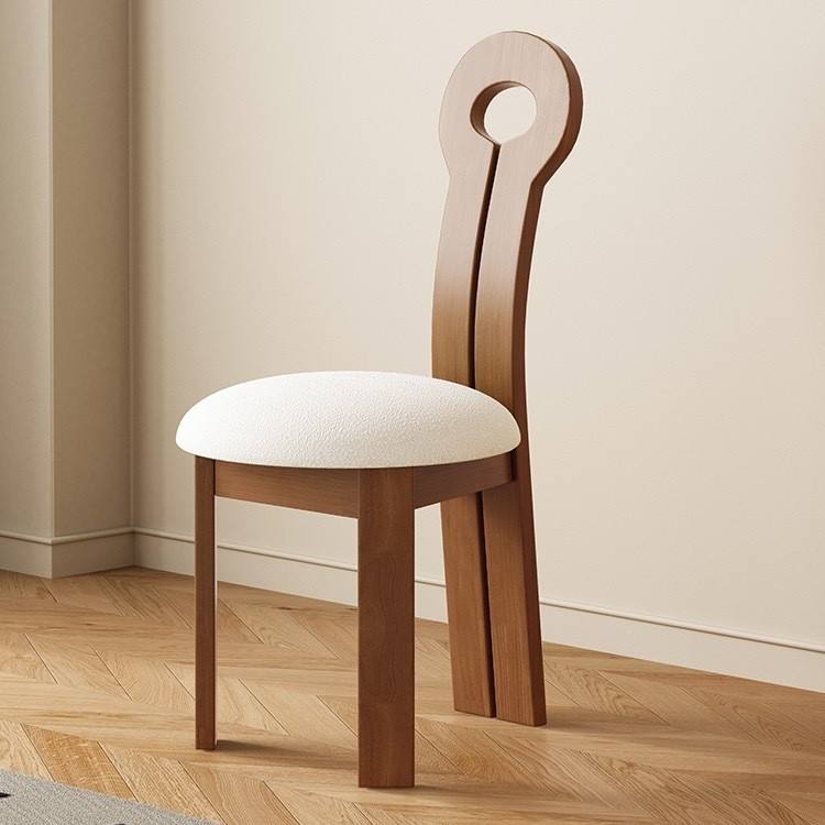 Laine d'agneau blanche couleur noyer